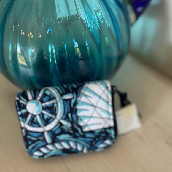 VERA BRADLEY ZIP AROUND WALLET BLUE AND WHITE NEW - Picture 4 of 6